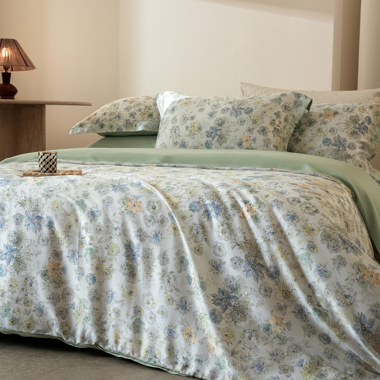 91家纺网 家纺一手货源 找家纺 佳汐蓝家纺 2026新款春夏天丝数码印花（挂边款）四件套 梦园-绿