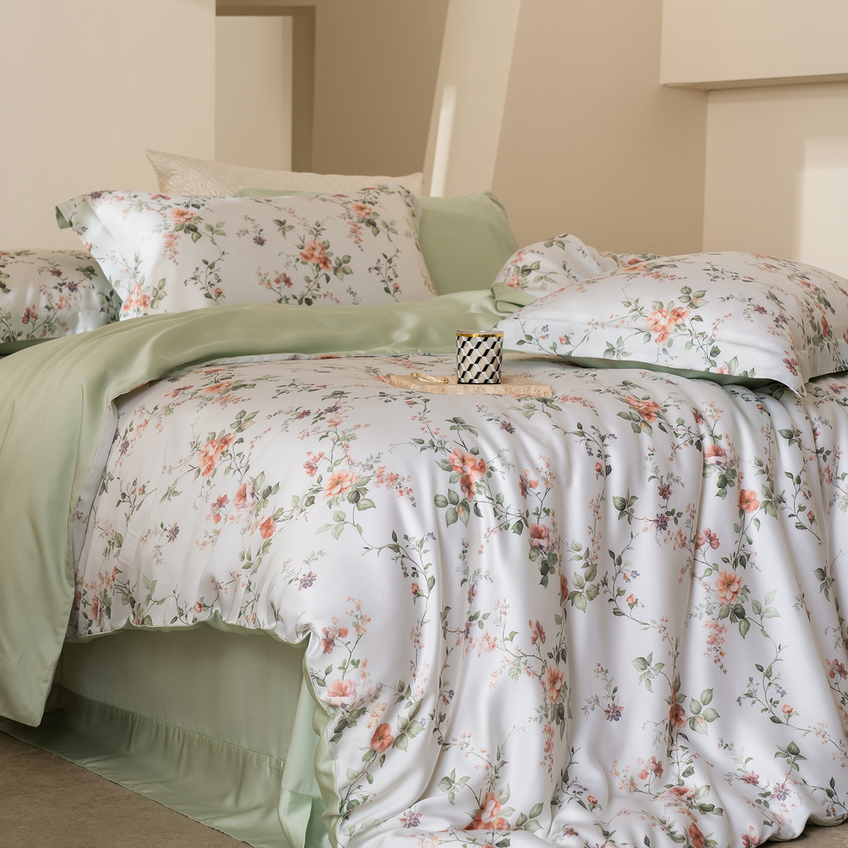 91家纺网 家纺一手货源 找家纺 佳汐蓝家纺 2026新款春夏天丝数码印花（挂边款）四件套 绮梦眠-绿