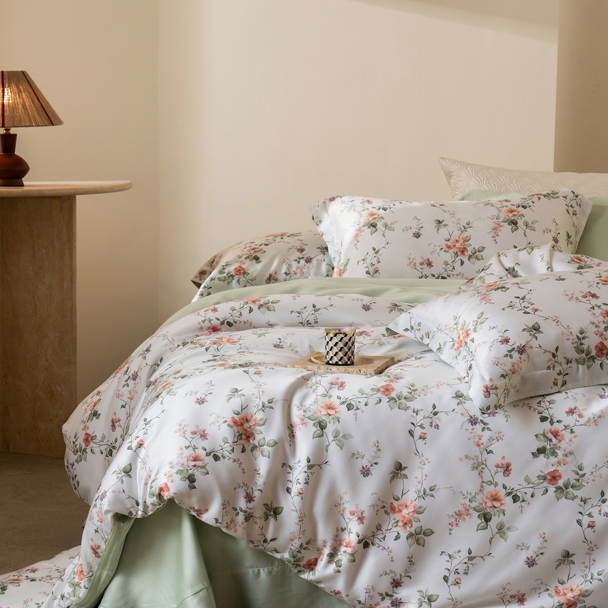 91家纺网 家纺一手货源 找家纺 佳汐蓝家纺 2026新款春夏天丝数码印花（挂边款）四件套 绮梦眠-绿