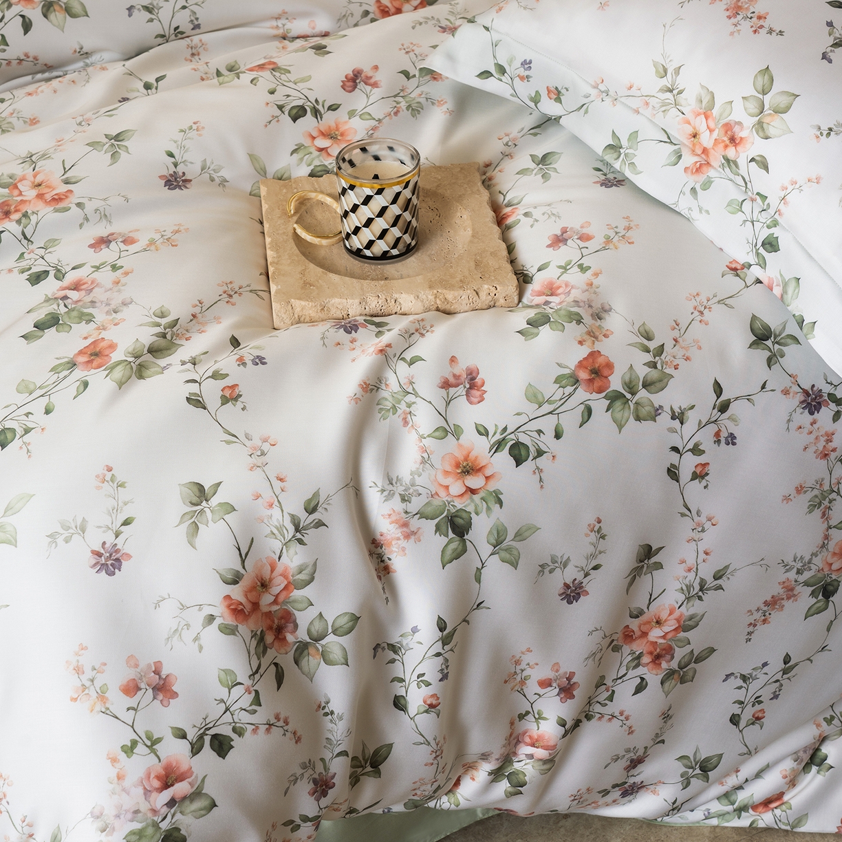 91家纺网 家纺一手货源 找家纺 佳汐蓝家纺 2026新款春夏天丝数码印花（挂边款）四件套 绮梦眠-绿