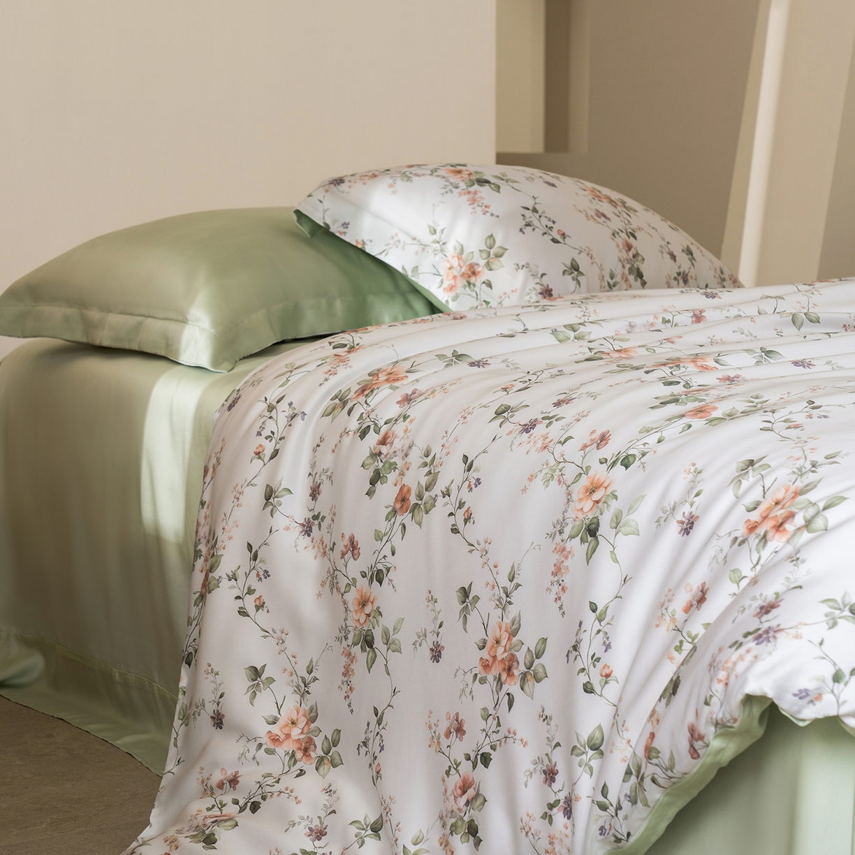 91家纺网 家纺一手货源 找家纺 佳汐蓝家纺 2026新款春夏天丝数码印花（挂边款）四件套 绮梦眠-绿