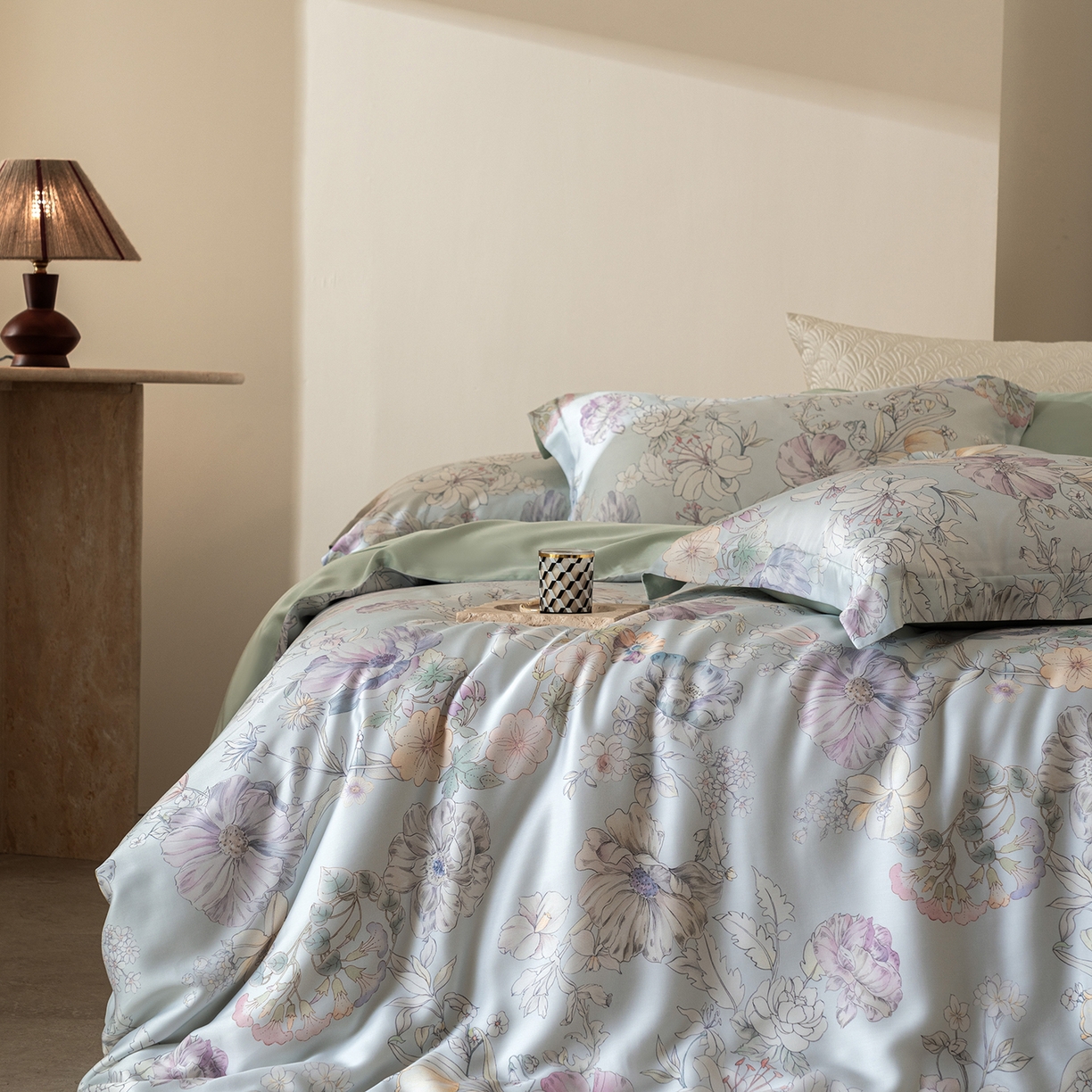 91家纺网 家纺一手货源 找家纺 佳汐蓝家纺 2026新款春夏天丝数码印花（挂边款）四件套 茹艺-兰