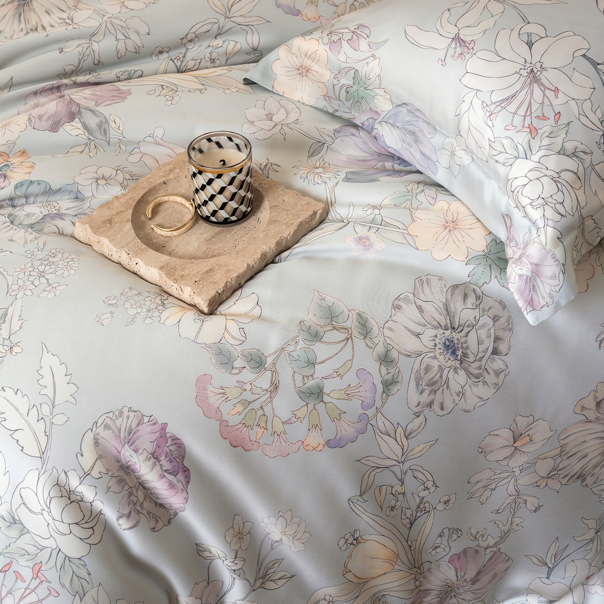 91家纺网 家纺一手货源 找家纺 佳汐蓝家纺 2026新款春夏天丝数码印花（挂边款）四件套 茹艺-兰