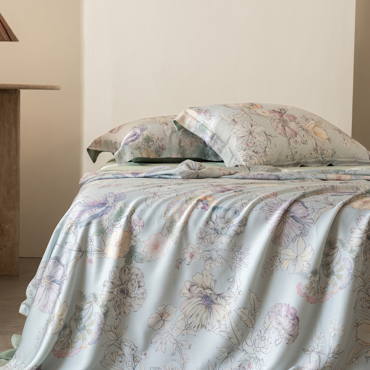 91家纺网 家纺一手货源 找家纺 佳汐蓝家纺 2026新款春夏天丝数码印花（挂边款）四件套 茹艺-兰