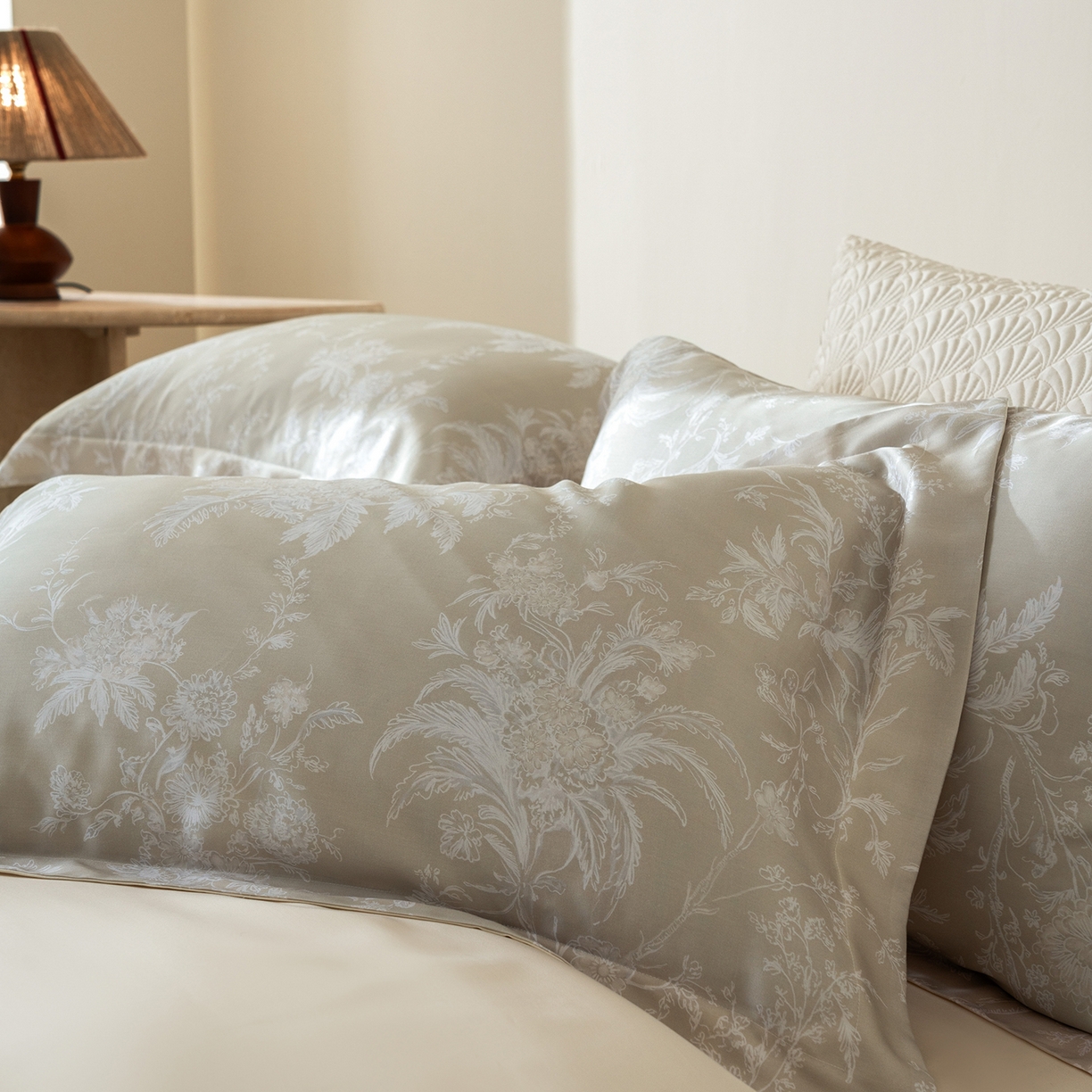 91家纺网 家纺一手货源 找家纺 佳汐蓝家纺 2026新款春夏天丝数码印花（挂边款）四件套 雾岚-黄