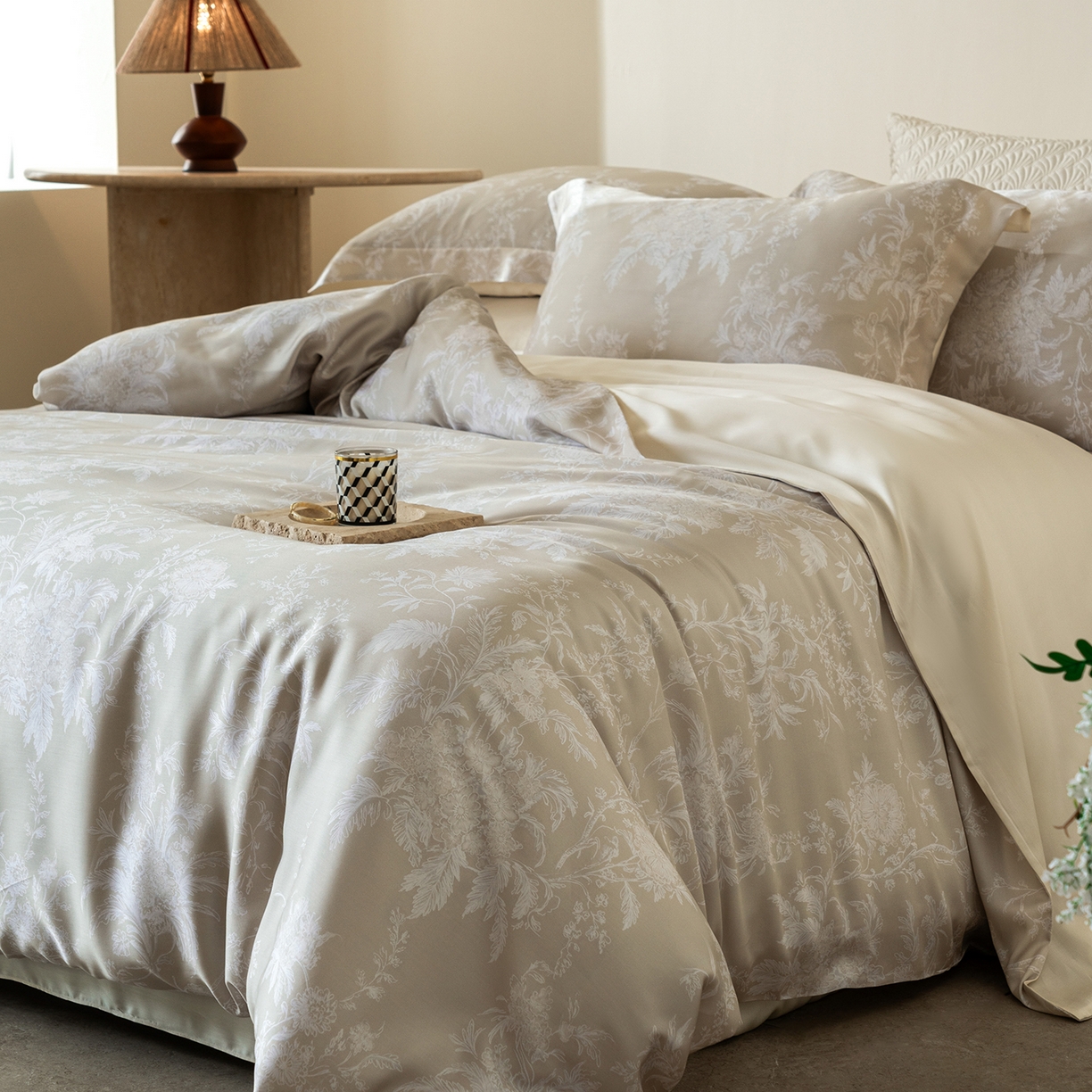 91家纺网 家纺一手货源 找家纺 佳汐蓝家纺 2026新款春夏天丝数码印花（挂边款）四件套 雾岚-黄