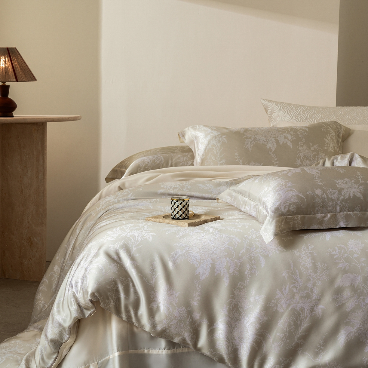 91家纺网 家纺一手货源 找家纺 佳汐蓝家纺 2026新款春夏天丝数码印花（挂边款）四件套 雾岚-黄