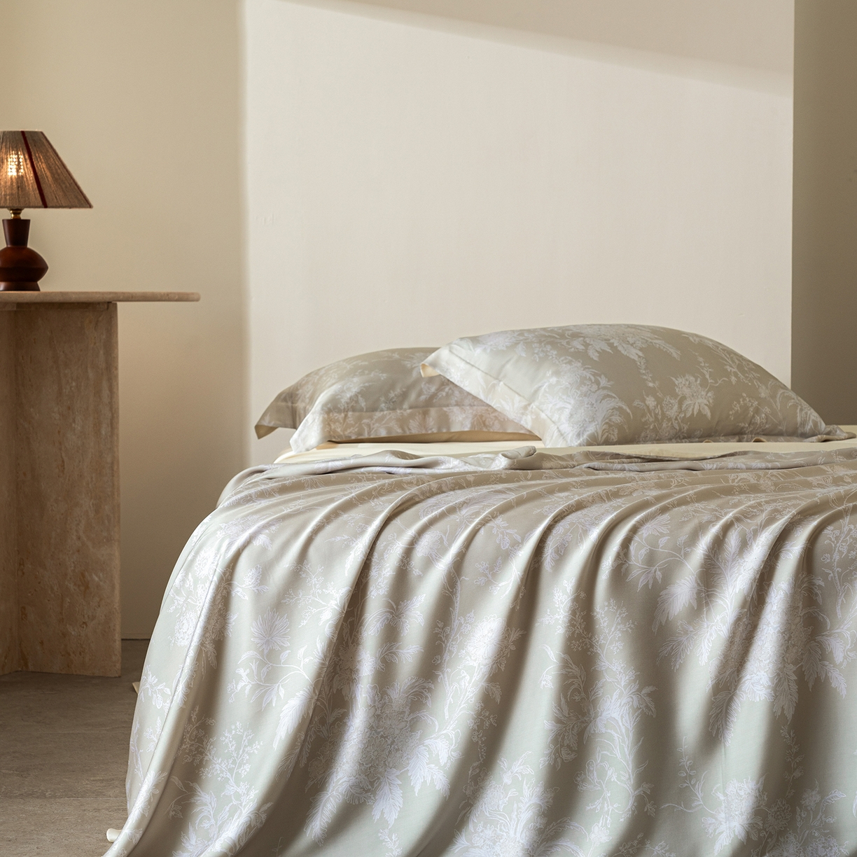 91家纺网 家纺一手货源 找家纺 佳汐蓝家纺 2026新款春夏天丝数码印花（挂边款）四件套 雾岚-黄