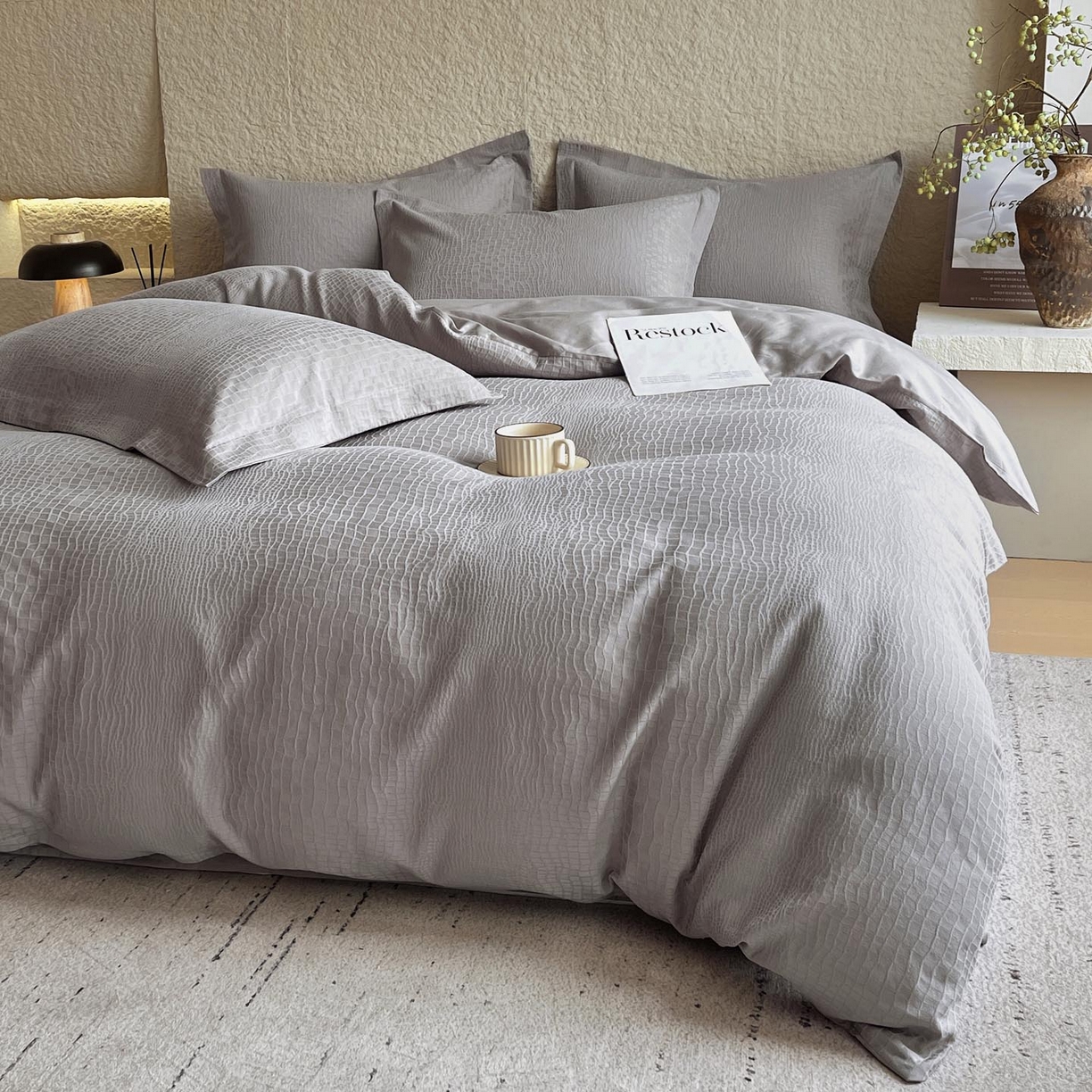 91家纺网 家纺一手货源 找家纺 帅露家纺 2026新款A类全棉纯棉亮面浮雕提花四件套 石烁-太空灰