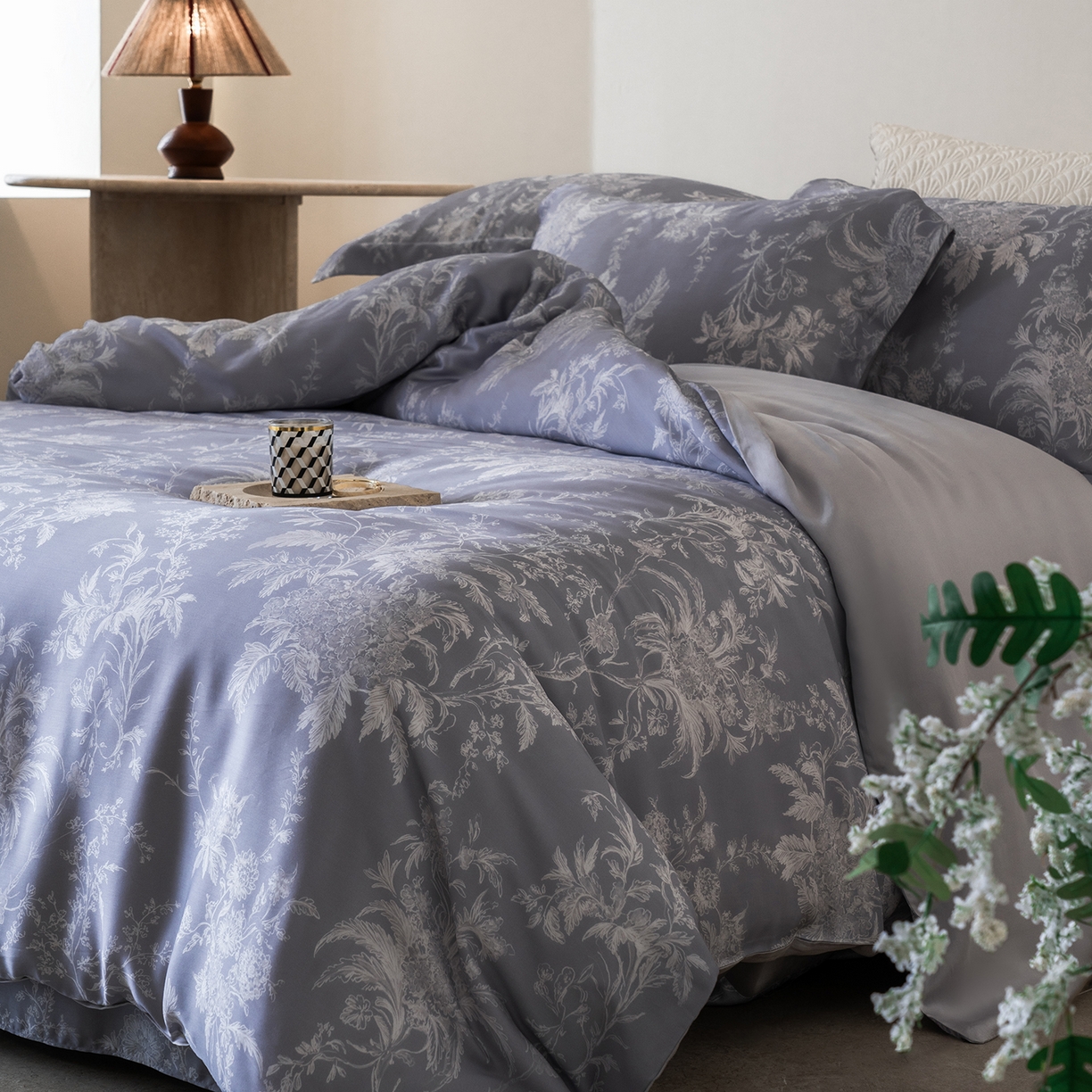 91家纺网 家纺一手货源 找家纺 佳汐蓝家纺 2026新款春夏天丝数码印花（挂边款）四件套 雾岚-兰