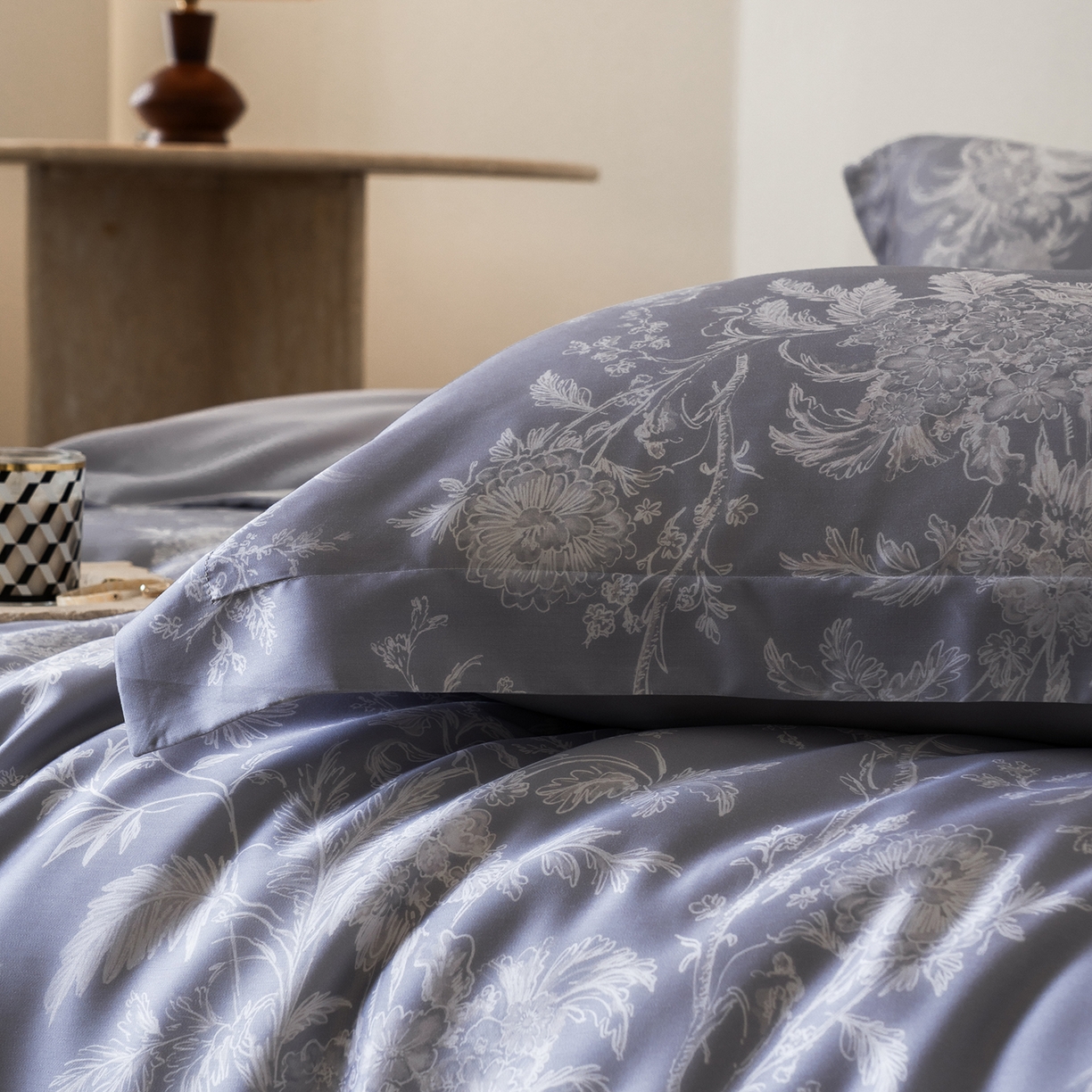 91家纺网 家纺一手货源 找家纺 佳汐蓝家纺 2026新款春夏天丝数码印花（挂边款）四件套 雾岚-兰