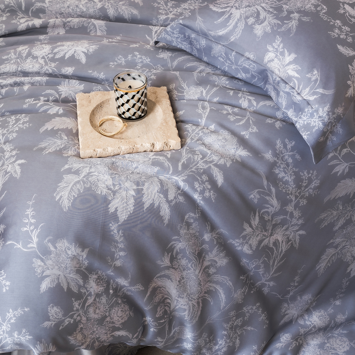 91家纺网 家纺一手货源 找家纺 佳汐蓝家纺 2026新款春夏天丝数码印花（挂边款）四件套 雾岚-兰