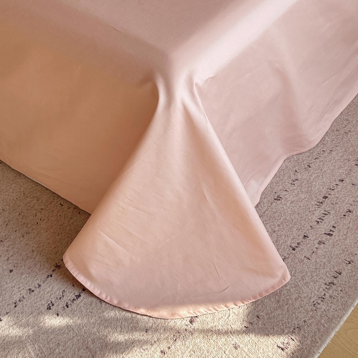 91家纺网 家纺一手货源 找家纺 帅露家纺 2026新款A类全棉纯棉亮面浮雕提花四件套 岁月留声-唯美粉