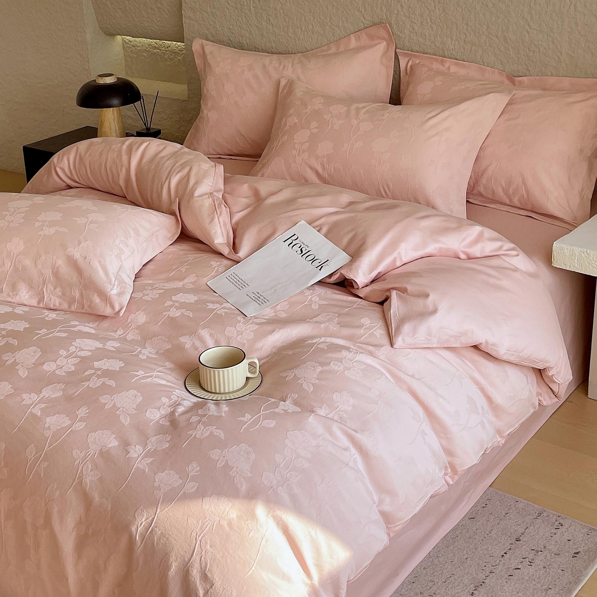 91家纺网 家纺一手货源 找家纺 帅露家纺 2026新款A类全棉纯棉亮面浮雕提花四件套 岁月留声-唯美粉