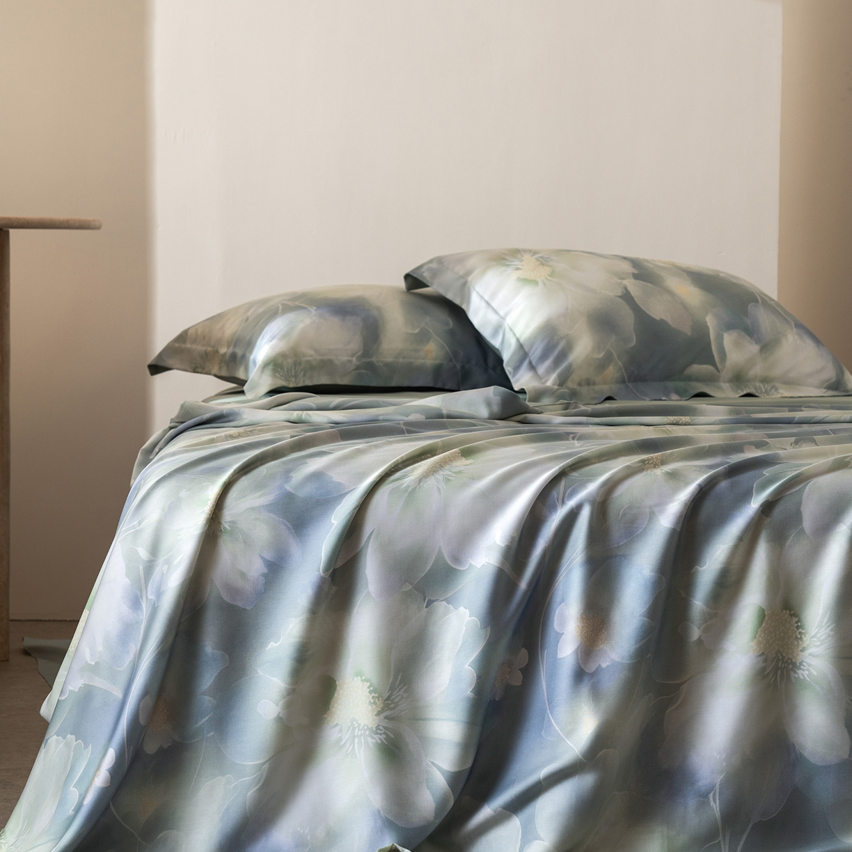 91家纺网 家纺一手货源 找家纺 佳汐蓝家纺 2026新款春夏天丝数码印花（挂边款）四件套 夏伊人