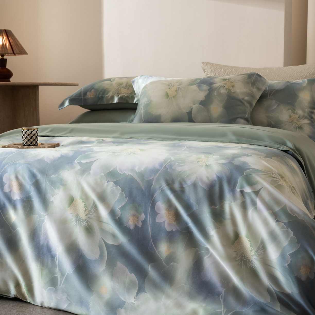 91家纺网 家纺一手货源 找家纺 佳汐蓝家纺 2026新款春夏天丝数码印花（挂边款）四件套 夏伊人