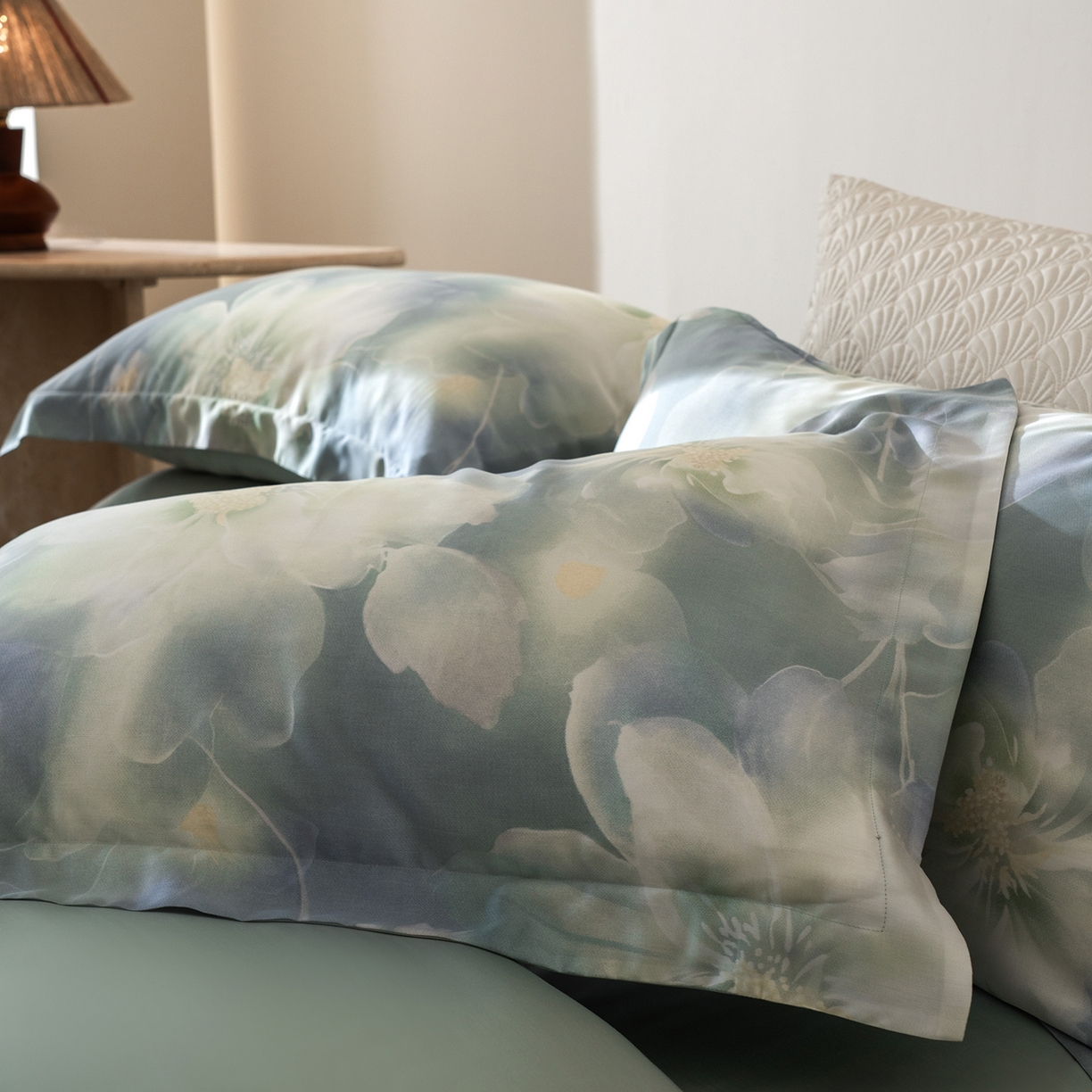 91家纺网 家纺一手货源 找家纺 佳汐蓝家纺 2026新款春夏天丝数码印花（挂边款）四件套 夏伊人