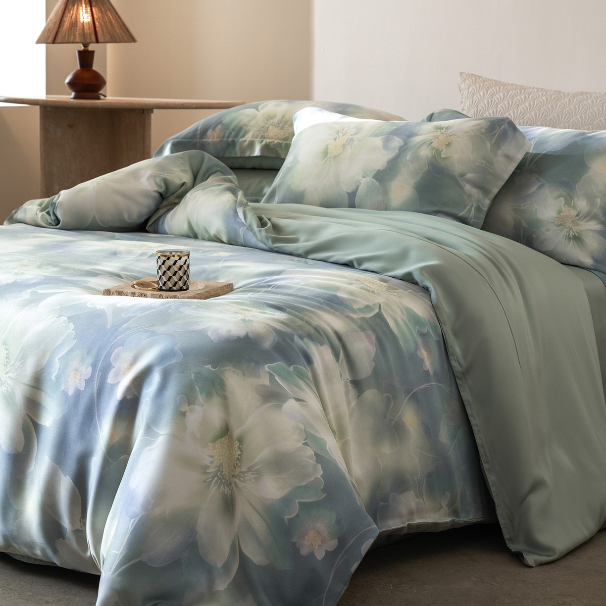 91家纺网 家纺一手货源 找家纺 佳汐蓝家纺 2026新款春夏天丝数码印花（挂边款）四件套 夏伊人