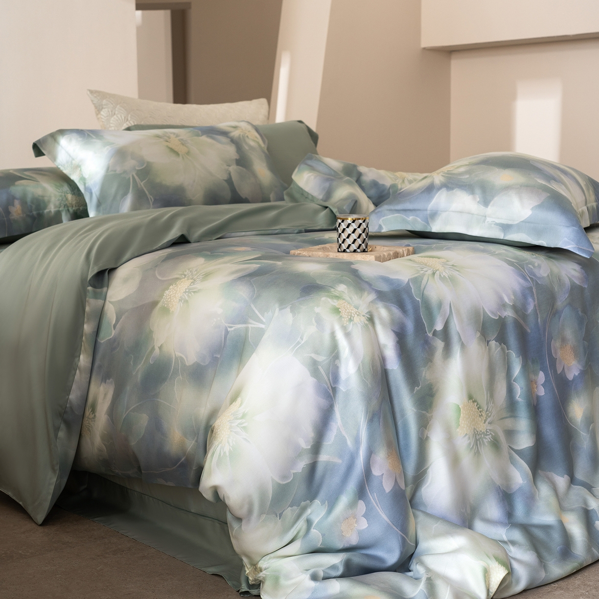 91家纺网 家纺一手货源 找家纺 佳汐蓝家纺 2026新款春夏天丝数码印花（挂边款）四件套 夏伊人