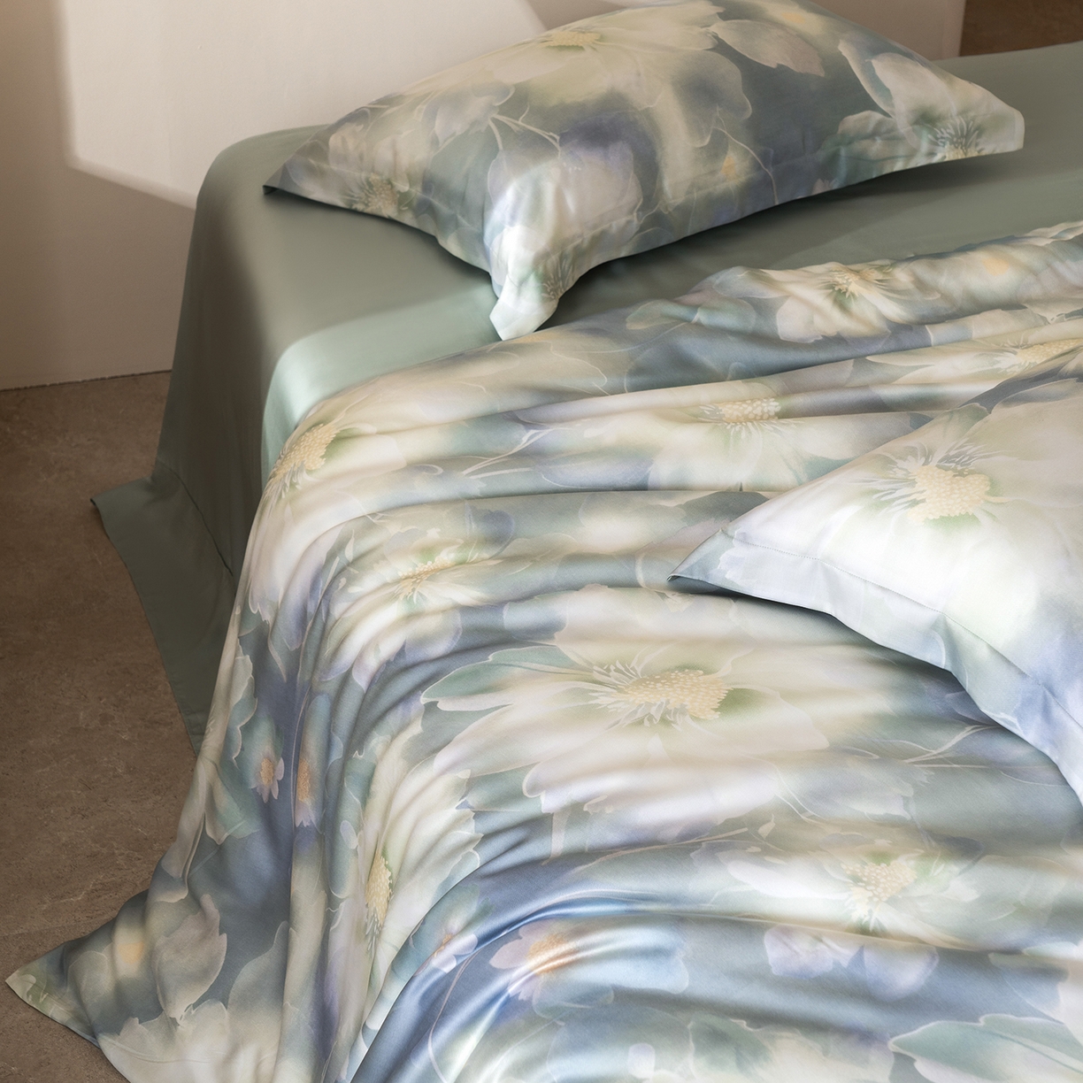 91家纺网 家纺一手货源 找家纺 佳汐蓝家纺 2026新款春夏天丝数码印花（挂边款）四件套 夏伊人