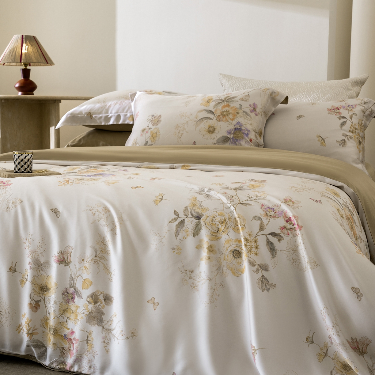 91家纺网 家纺一手货源 找家纺 佳汐蓝家纺 2026新款春夏天丝数码印花（挂边款）四件套 雨鑫-黄