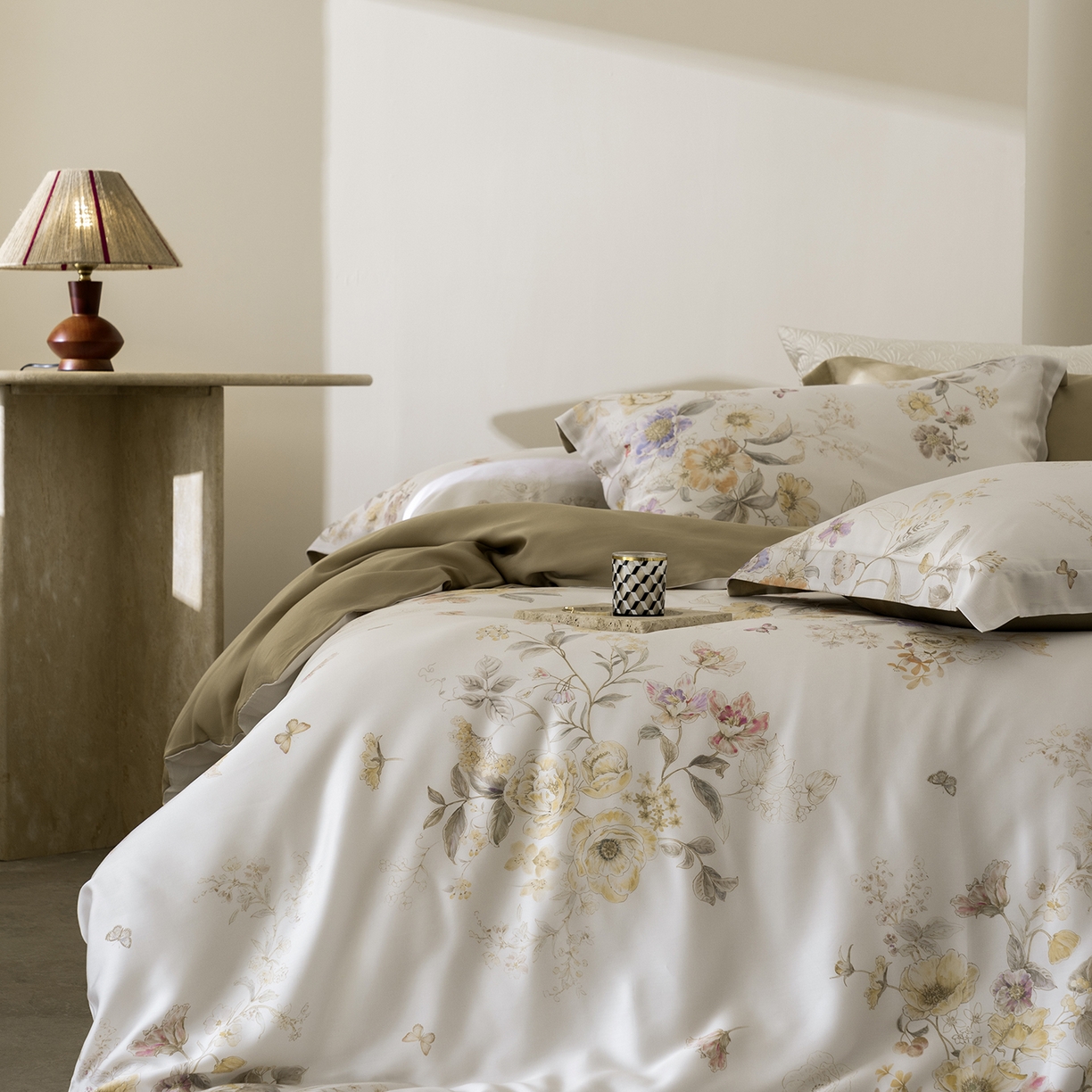 91家纺网 家纺一手货源 找家纺 佳汐蓝家纺 2026新款春夏天丝数码印花（挂边款）四件套 雨鑫-黄