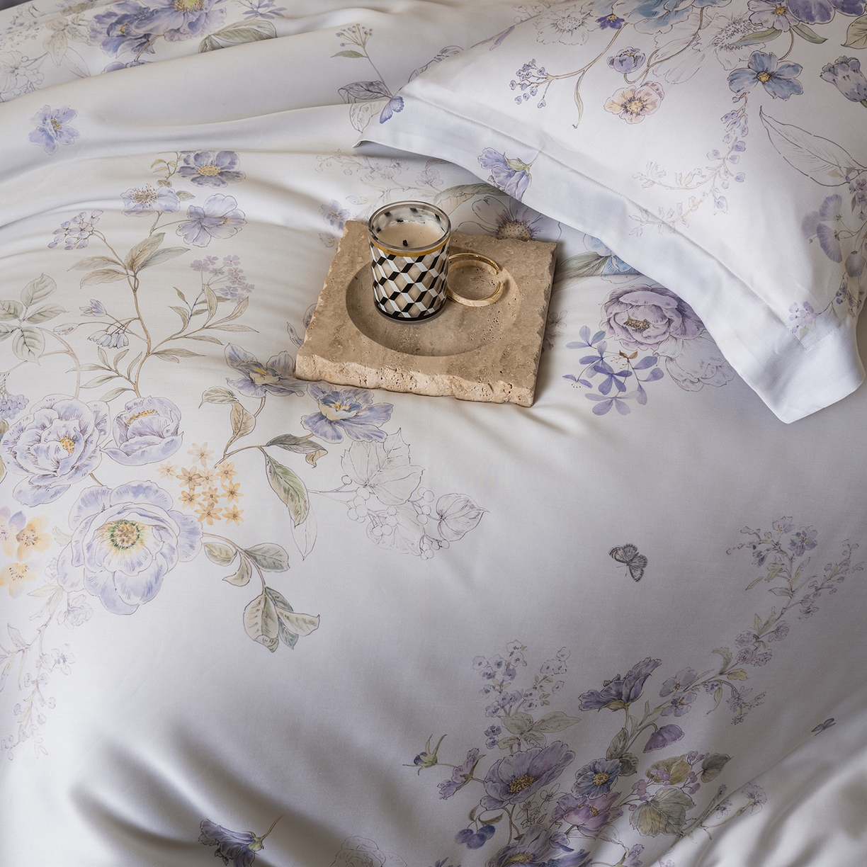 91家纺网 家纺一手货源 找家纺 佳汐蓝家纺 2026新款春夏天丝数码印花（挂边款）四件套 雨鑫-紫