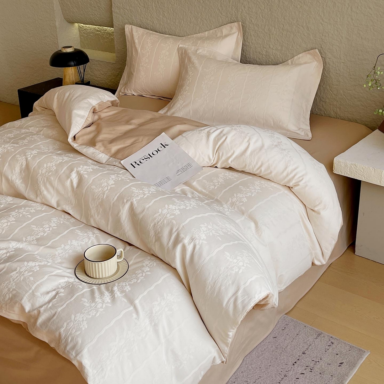 91家纺网 家纺一手货源 找家纺 帅露家纺 2026新款A类全棉纯棉亮面浮雕提花四件套 浪漫情缘-米杏