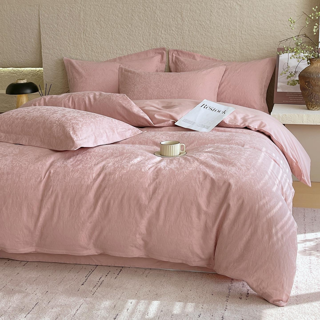 91家纺网 家纺一手货源 找家纺 帅露家纺 2026新款A类全棉纯棉亮面浮雕提花四件套 梵花绘-浓粉