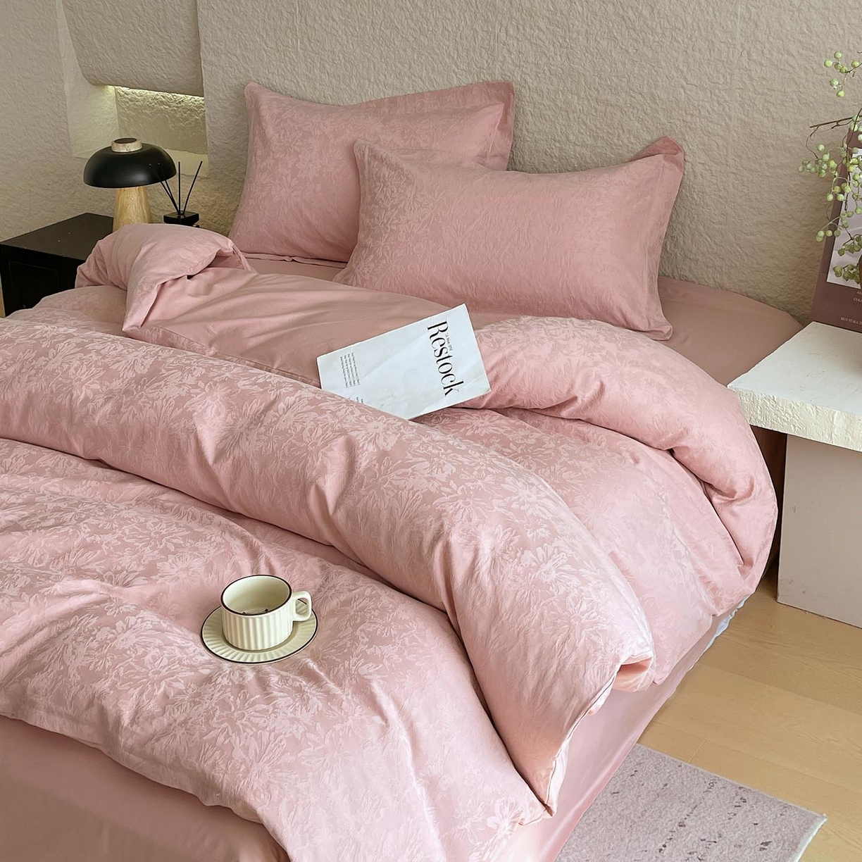 91家纺网 家纺一手货源 找家纺 帅露家纺 2026新款A类全棉纯棉亮面浮雕提花四件套 梵花绘-浓粉