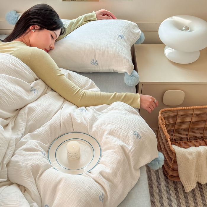 91家纺网 家纺一手货源 找家纺 木楌家居 2026年新款全棉纯棉皱皱纱四件套-云朵蝴蝶结系列 云朵蝴蝶结-奶雾蓝