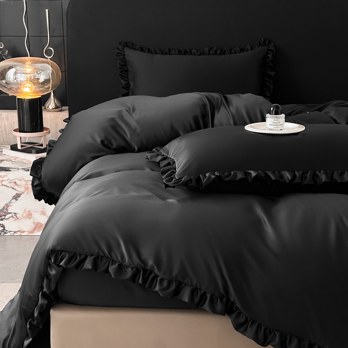 91家纺网 家纺一手货源 找家纺 乐卧家居 2026新款哑光仿真丝高级感卧室时尚四件套-比弗利系列 比弗利-荣耀黑