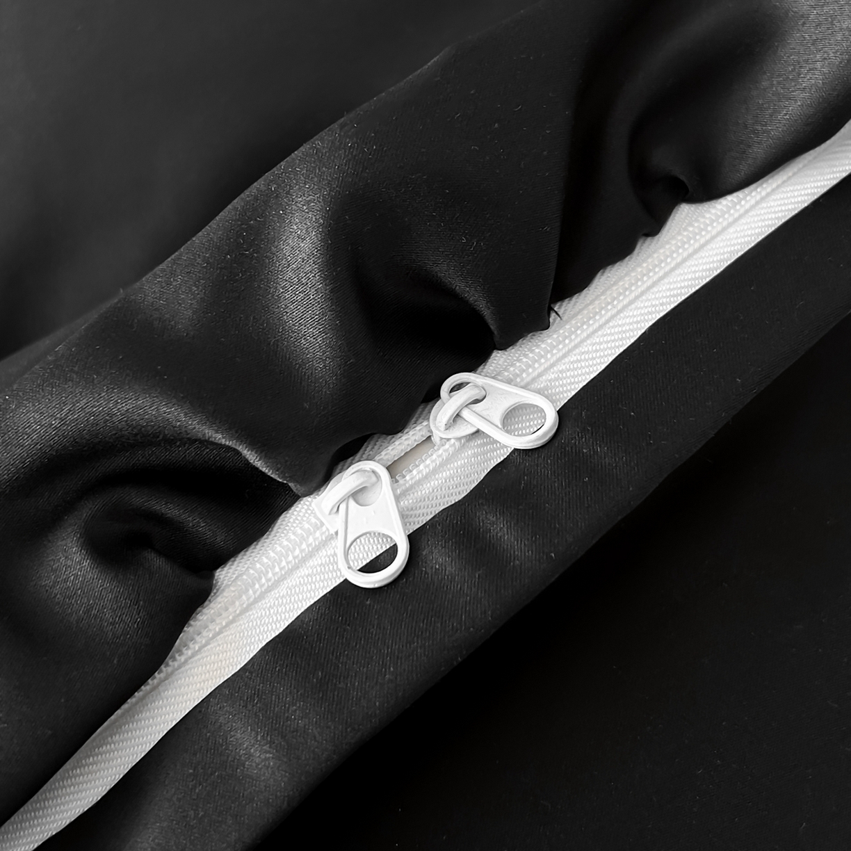 91家纺网 家纺一手货源 找家纺 乐卧家居 2026新款哑光仿真丝高级感卧室时尚四件套-比弗利系列 比弗利-荣耀黑