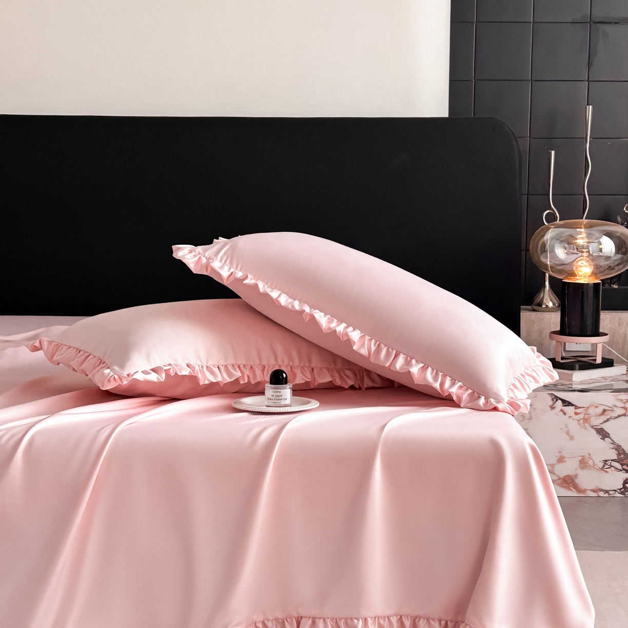 91家纺网 家纺一手货源 找家纺 乐卧家居 2026新款哑光仿真丝高级感卧室时尚四件套-比弗利系列 比弗利-优雅粉