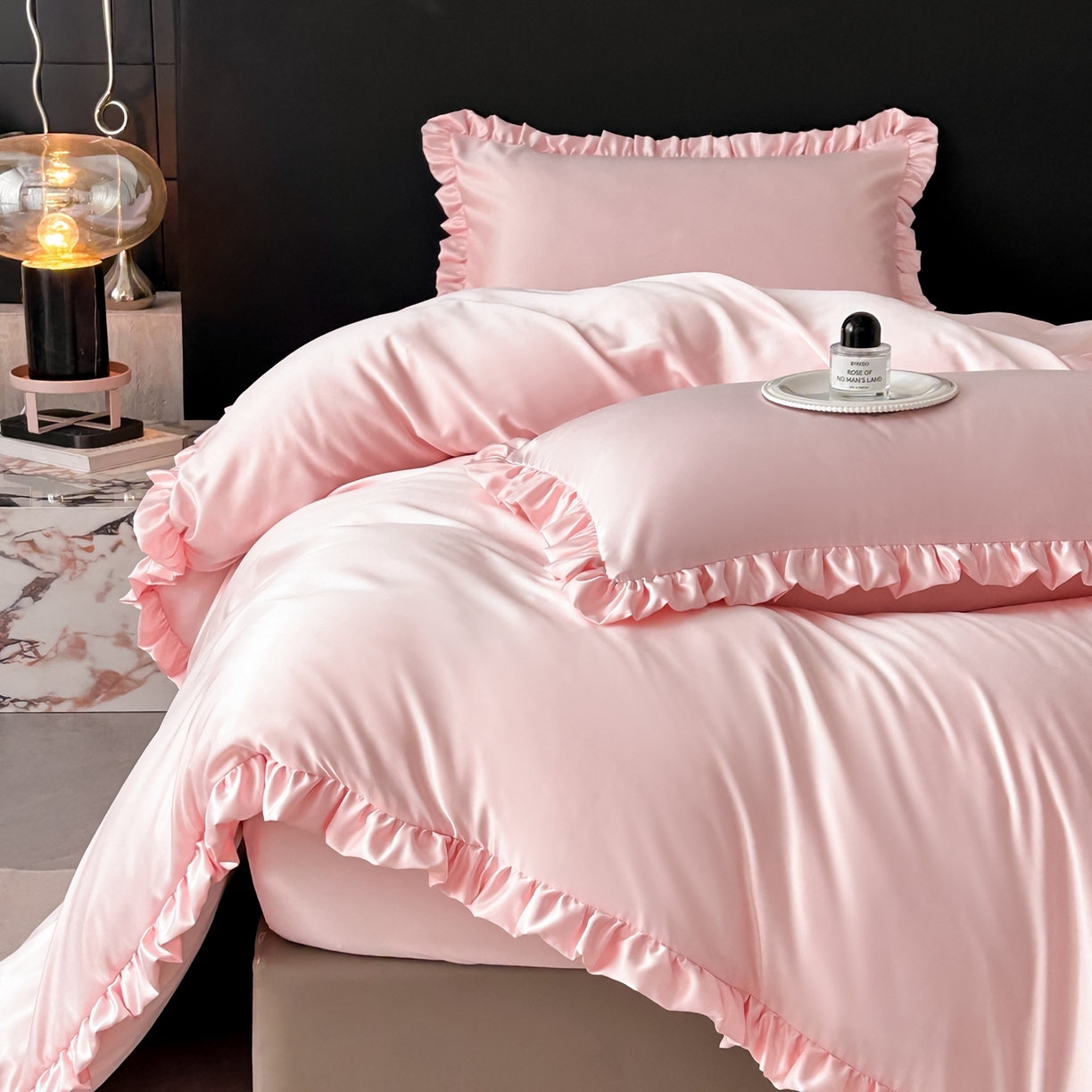 91家纺网 家纺一手货源 找家纺 乐卧家居 2026新款哑光仿真丝高级感卧室时尚四件套-比弗利系列 比弗利-优雅粉