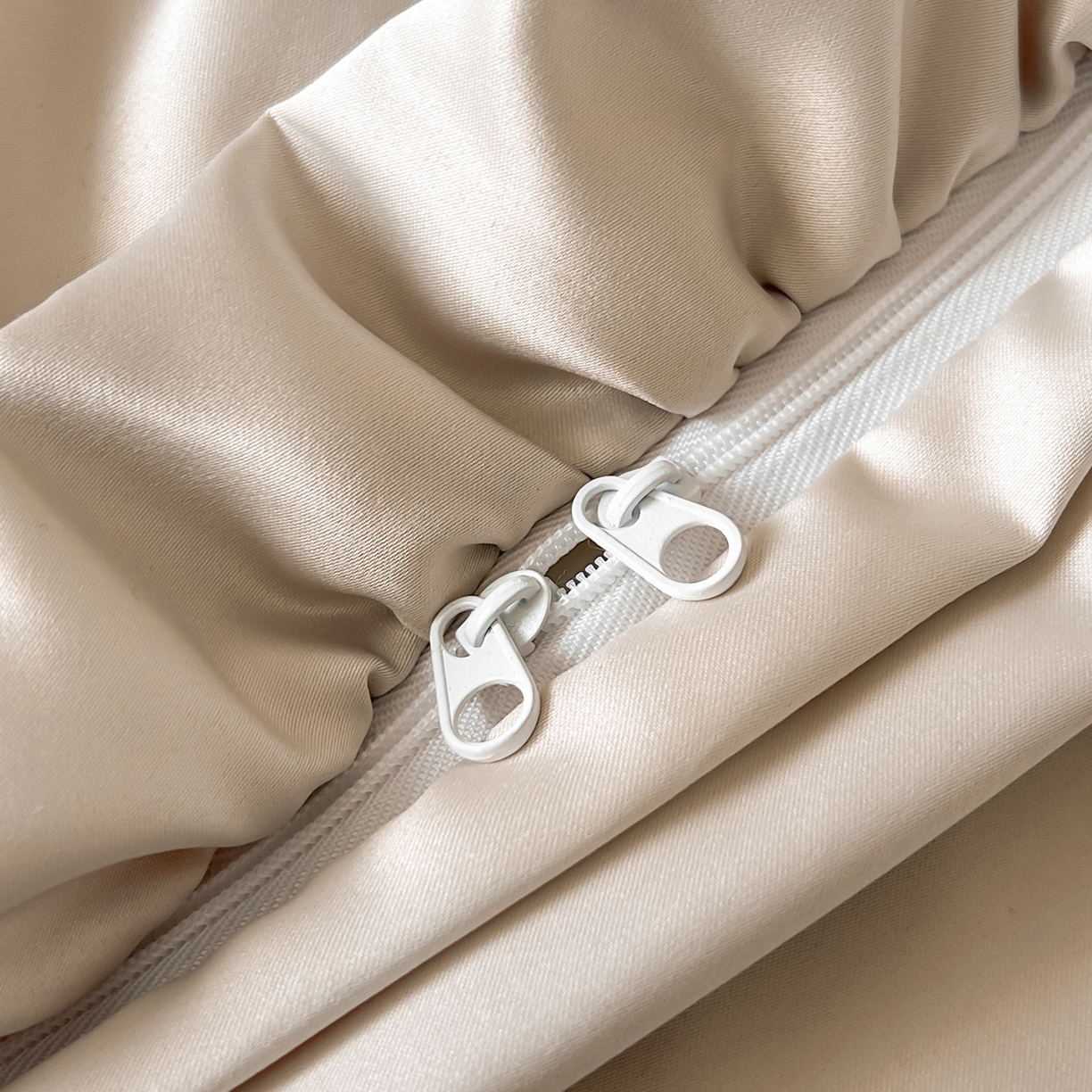 91家纺网 家纺一手货源 找家纺 乐卧家居 2026新款哑光仿真丝高级感卧室时尚四件套-比弗利系列 比弗利-香槟金