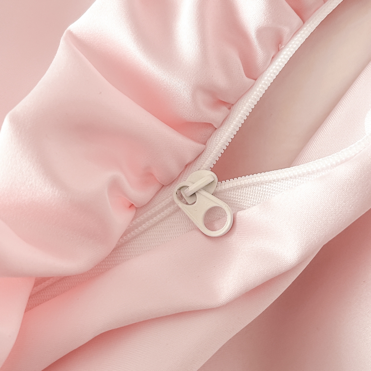 91家纺网 家纺一手货源 找家纺 乐卧家居 2026新款哑光仿真丝高级感卧室时尚四件套-比弗利系列 比弗利-优雅粉