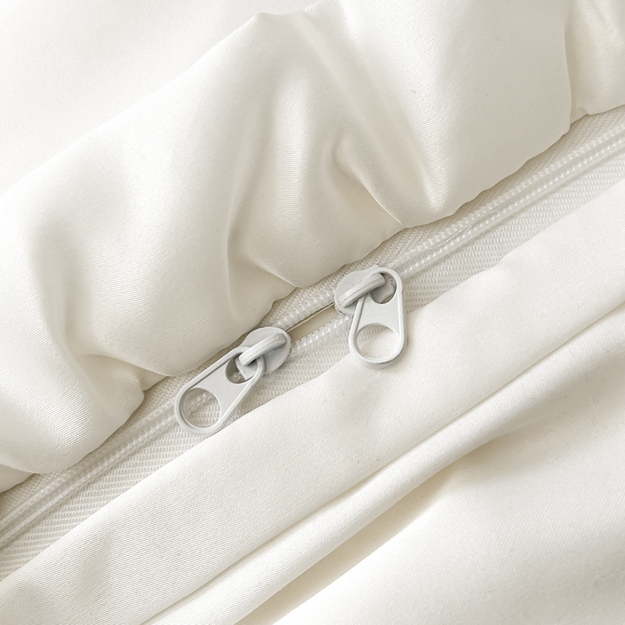 91家纺网 家纺一手货源 找家纺 乐卧家居 2026新款哑光仿真丝高级感卧室时尚四件套-比弗利系列 比弗利-月光白