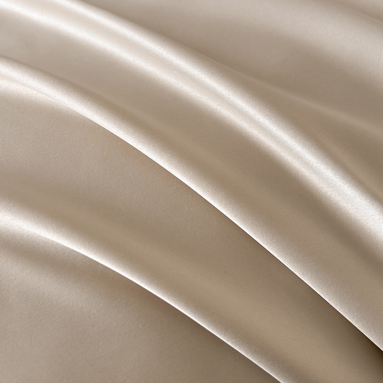 91家纺网 家纺一手货源 找家纺 乐卧家居 2026新款哑光仿真丝高级感卧室时尚四件套-比弗利系列 比弗利-香槟金