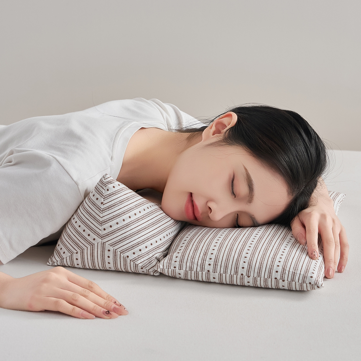 91家纺网 家纺一手货源 找家纺 乐可 2026新款彩条牵引组合枕荞麦枕香丸枕枕头枕芯 彩条牵引组合枕-荞麦款-棕