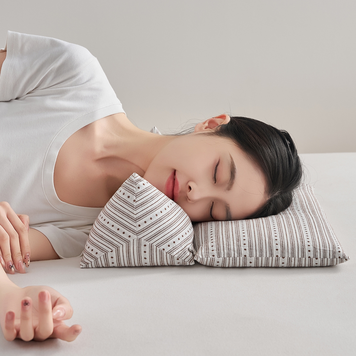 91家纺网 家纺一手货源 找家纺 乐可 2026新款彩条牵引组合枕荞麦枕香丸枕枕头枕芯 彩条牵引组合枕-荞麦款-棕