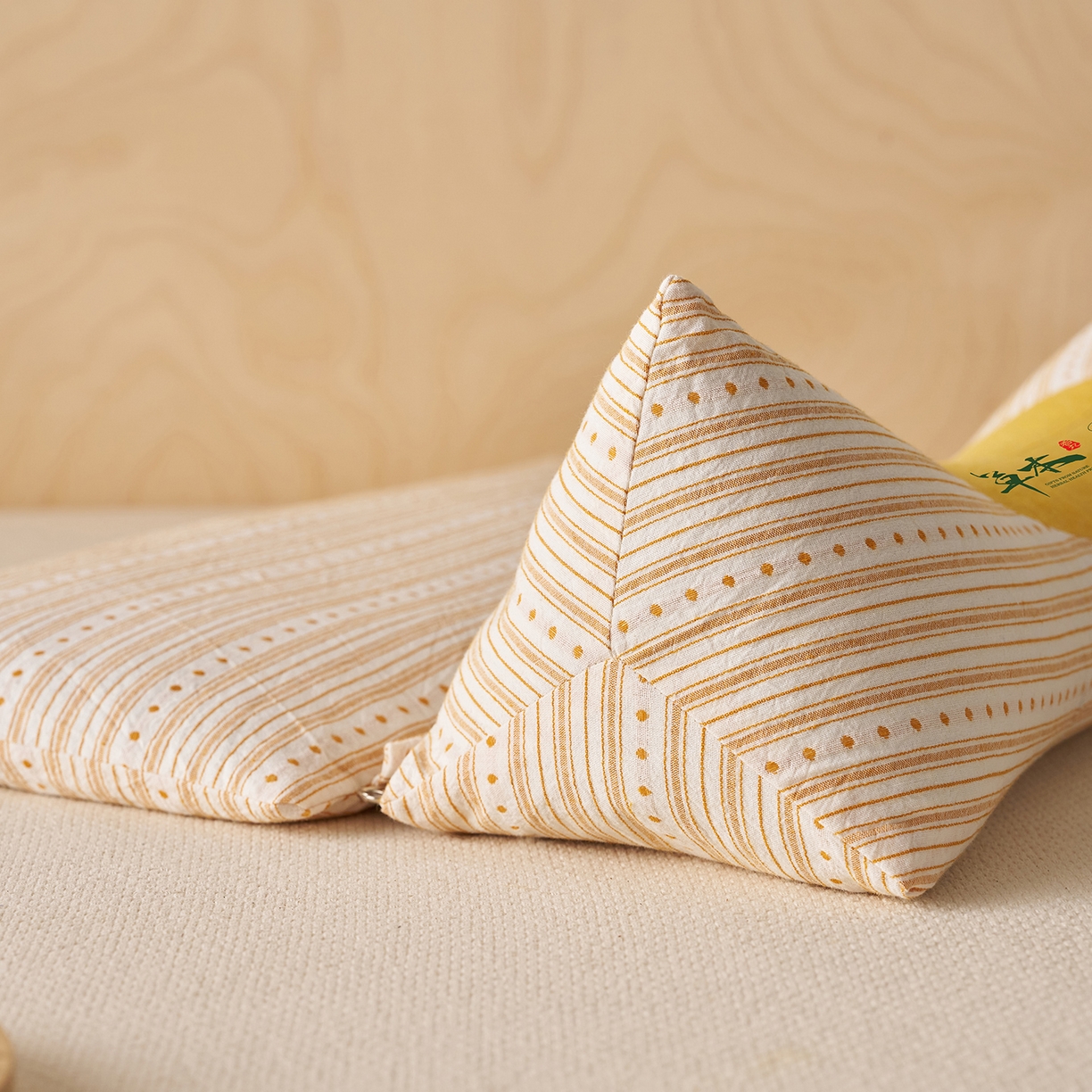 91家纺网 家纺一手货源 找家纺 乐可 2026新款彩条牵引组合枕荞麦枕香丸枕枕头枕芯 彩条牵引组合枕-荞麦款-黄