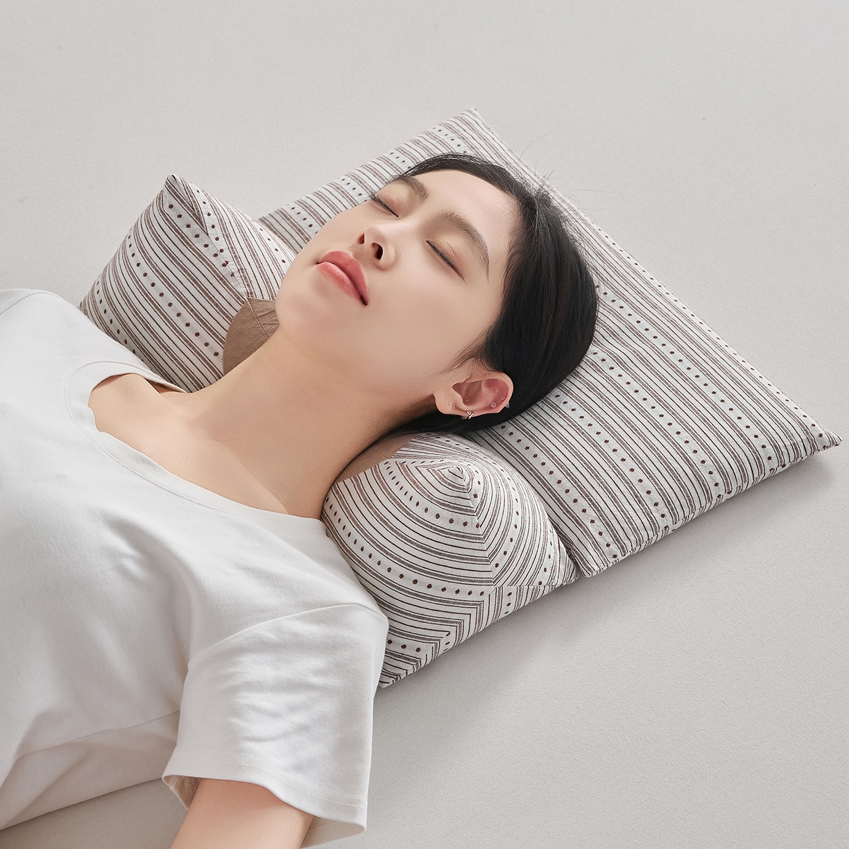 91家纺网 家纺一手货源 找家纺 乐可 2026新款彩条牵引组合枕荞麦枕香丸枕枕头枕芯 彩条牵引组合枕-荞麦款-棕