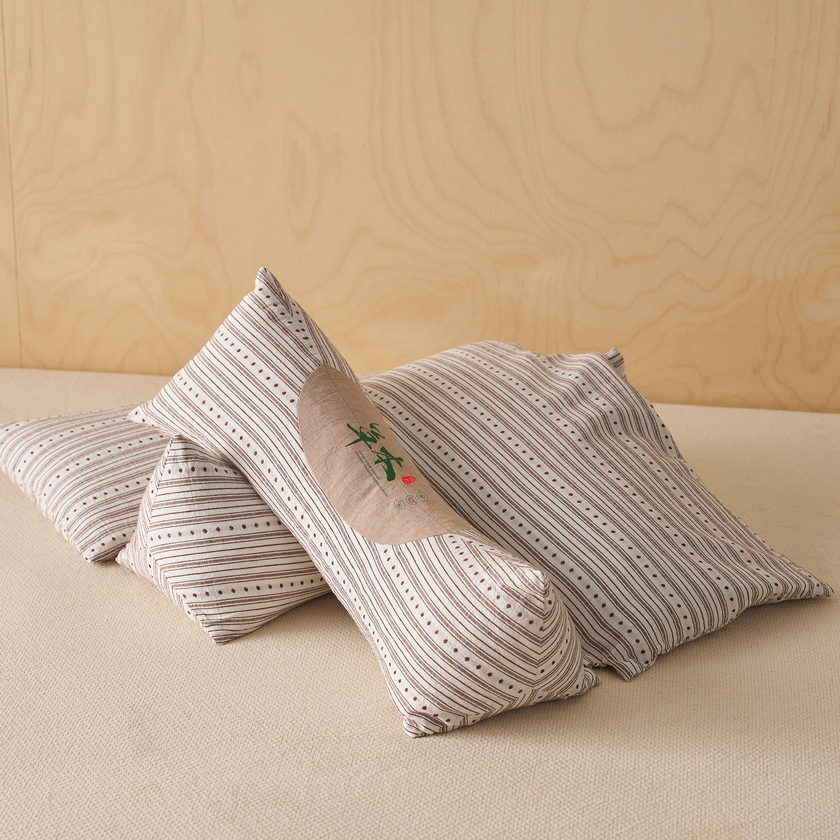 91家纺网 家纺一手货源 找家纺 乐可 2026新款彩条牵引组合枕荞麦枕香丸枕枕头枕芯 彩条牵引组合枕-荞麦款-棕