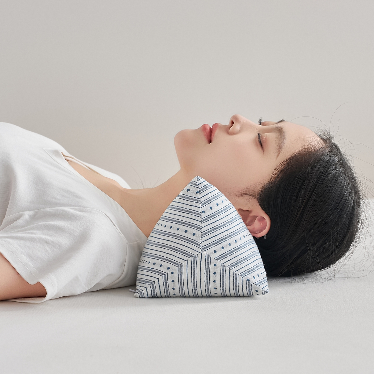 91家纺网 家纺一手货源 找家纺 （总）乐可 2026新款彩条三角枕荞麦枕香丸枕枕头枕芯