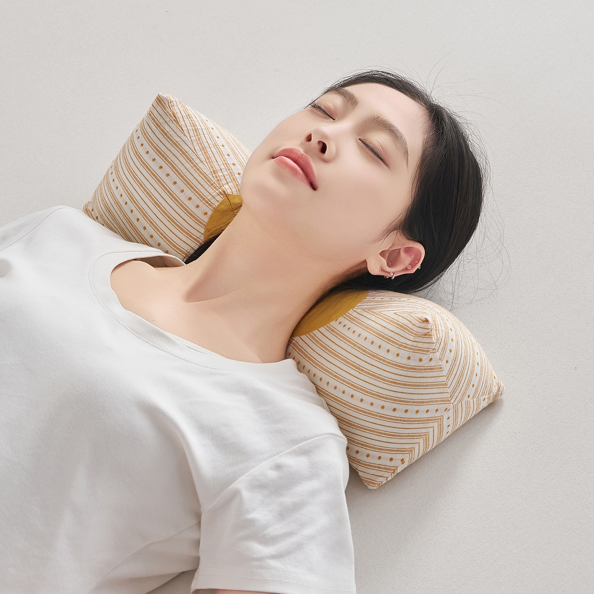 91家纺网 家纺一手货源 找家纺 （总）乐可 2026新款彩条三角枕荞麦枕香丸枕枕头枕芯