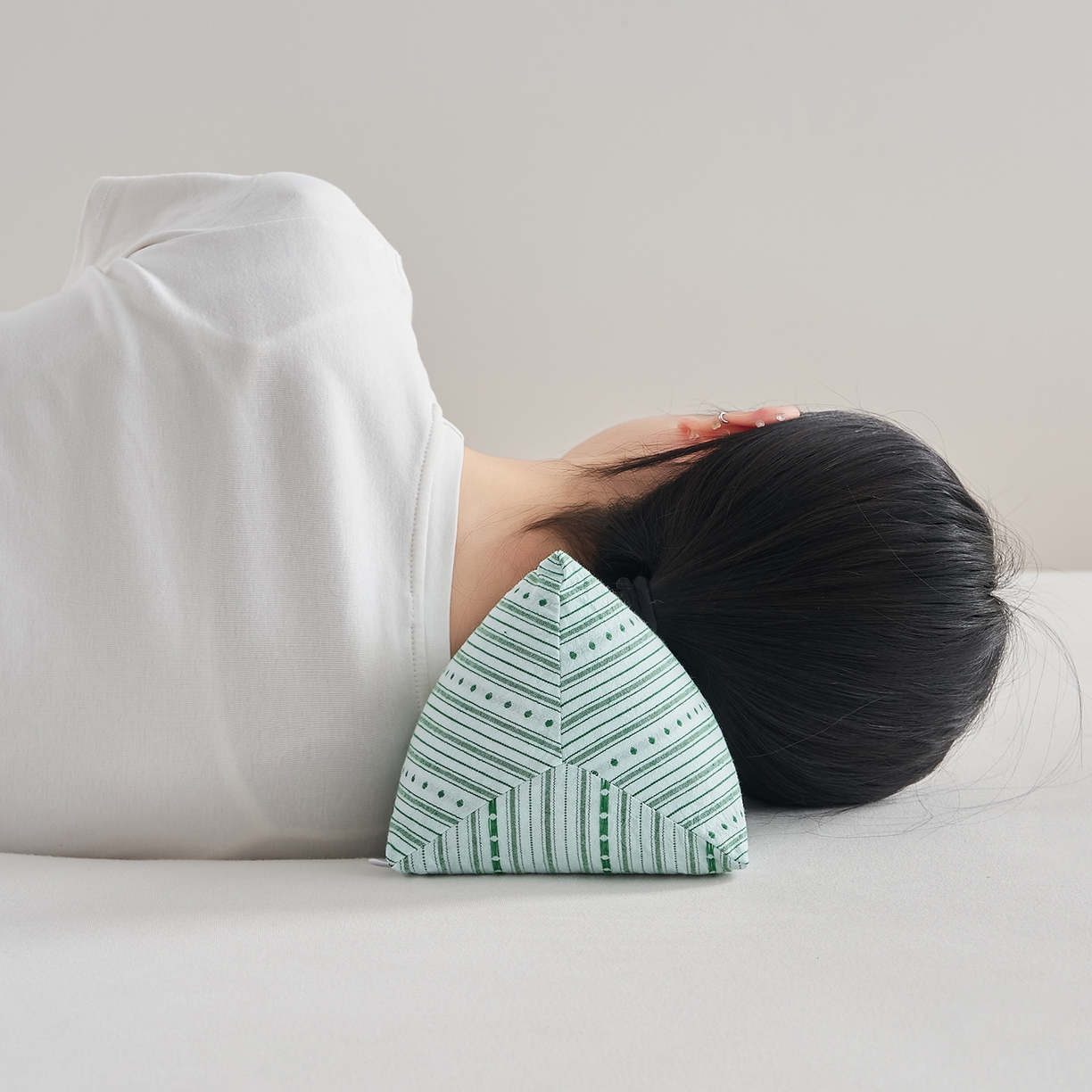 91家纺网 家纺一手货源 找家纺 乐可 2026新款彩条三角枕荞麦枕香丸枕枕头枕芯 彩条三角枕-荞麦款-绿