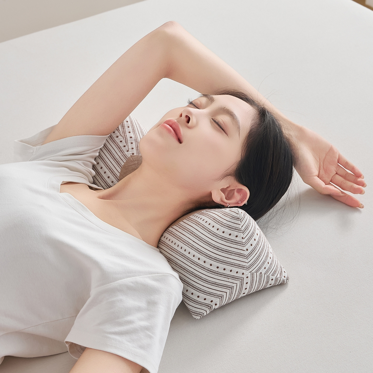 91家纺网 家纺一手货源 找家纺 乐可 2026新款彩条三角枕荞麦枕香丸枕枕头枕芯 彩条三角枕-荞麦款-棕