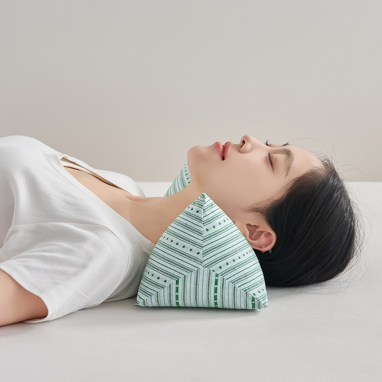 91家纺网 家纺一手货源 找家纺 乐可 2026新款彩条三角枕荞麦枕香丸枕枕头枕芯 彩条三角枕-香丸款-绿