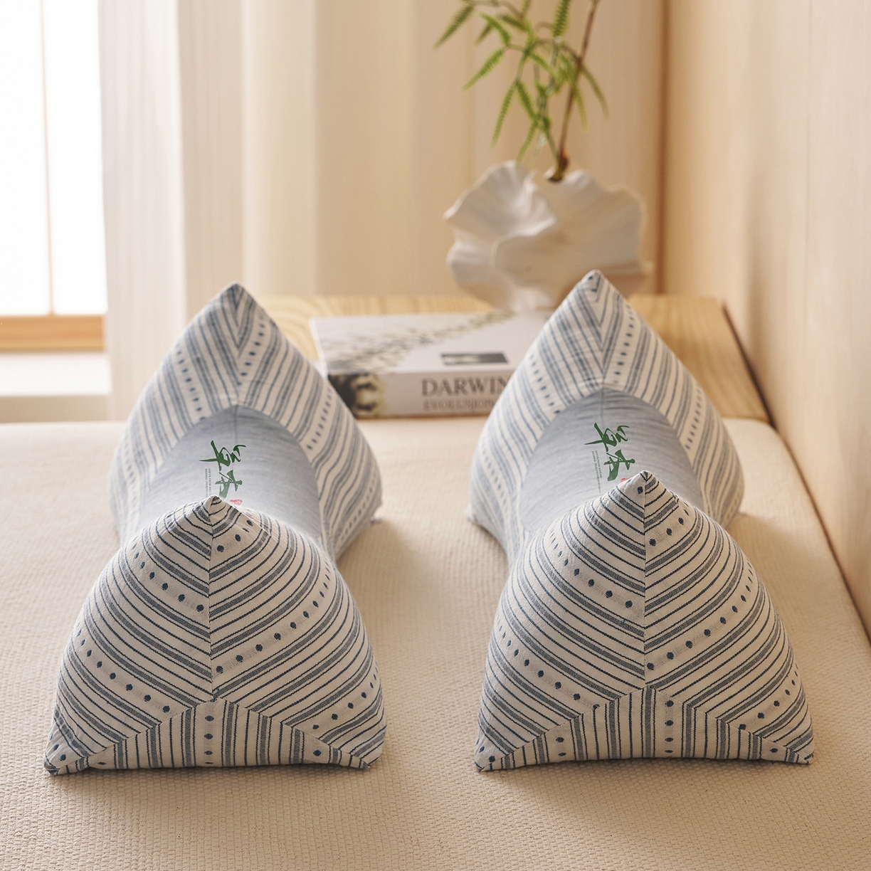 91家纺网 家纺一手货源 找家纺 乐可 2026新款彩条三角枕荞麦枕香丸枕枕头枕芯 彩条三角枕-香丸款-蓝